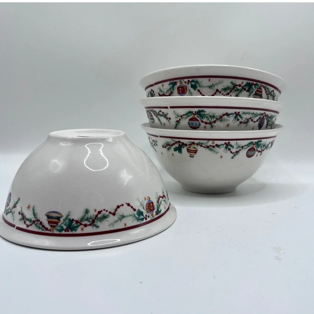 Farberware Holiday Treats 2125 Christmas Cereal Soup Bowls Set of 4 Ceramic